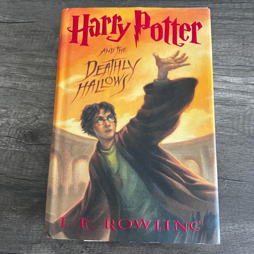 Harry Potter Deathly Hallows Hardcover Book 2007 Scholastic Fantasy Novel Series